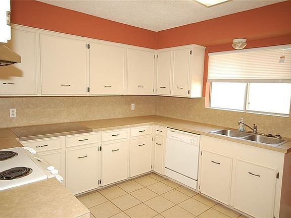 5th image of 2009 Saint Charles Dr