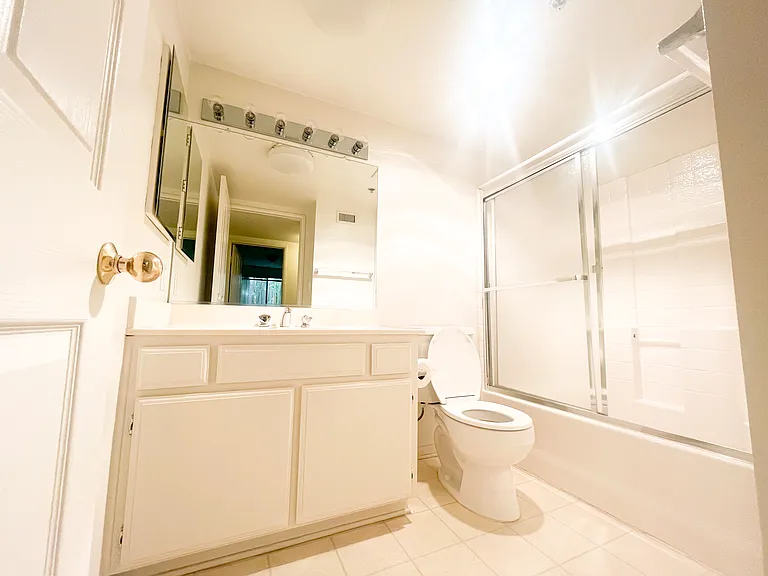 4501 Cedros Ave #117 — Photo 16