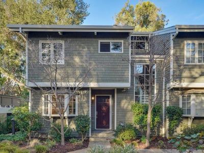 712 University Dr, Menlo Park, CA, 94025