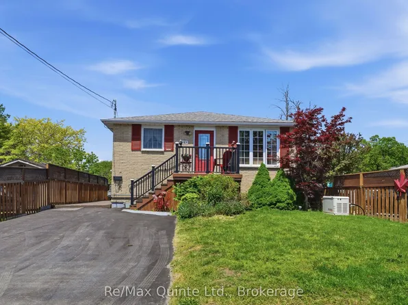 20 Ferry St, Quinte West, ON K8V 1S2