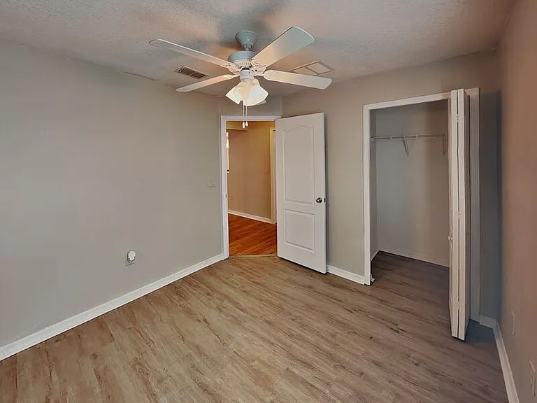 1043 Bethpage Rd — Photo 9