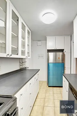 Rented by Bond New York | media 23