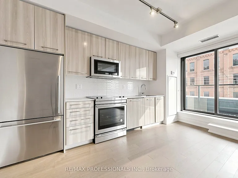 90 Niagara St #311 — Photo 7