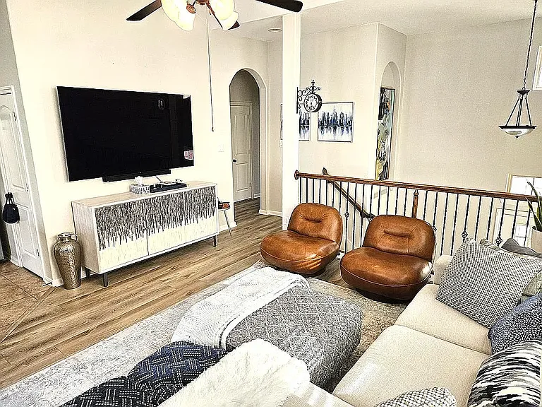 23311 Isola St — Photo 2
