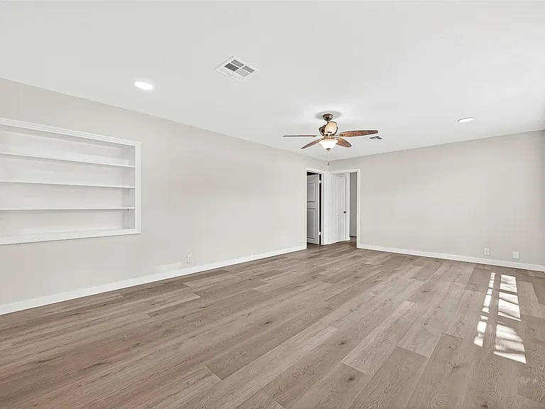 815 Brooks Ave — Photo 8