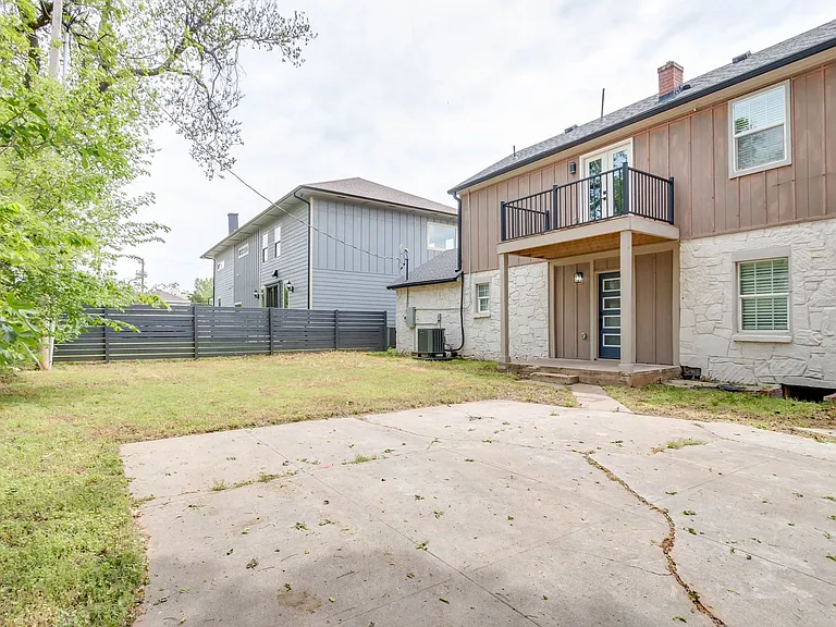 1209 NW 11th St — Photo 56
