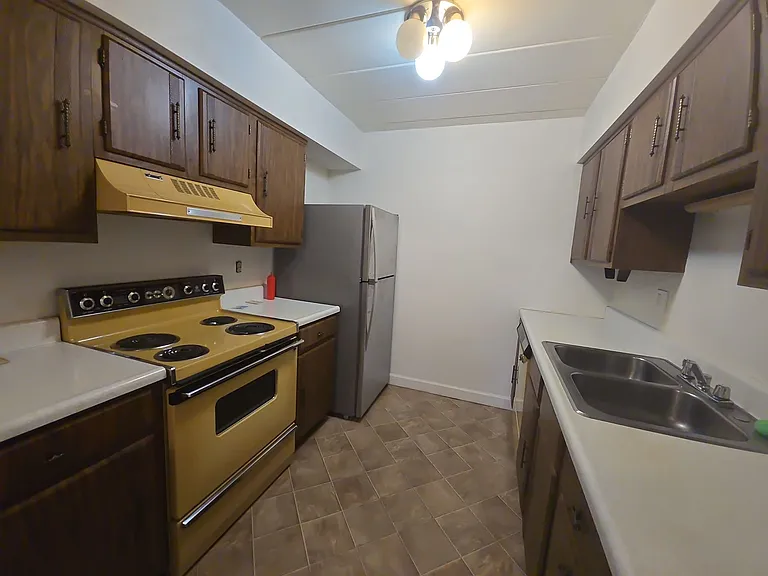 Olympia Park Apartments 1 and 2 Bedroom Units Available THIS SUMMER! — Photo 18