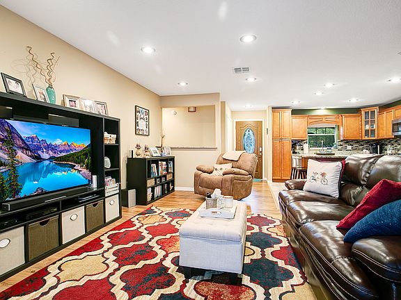 5th image of 1465 Guinevere Dr