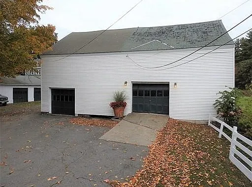 Barn and tenant has left stall garage with remote for car
