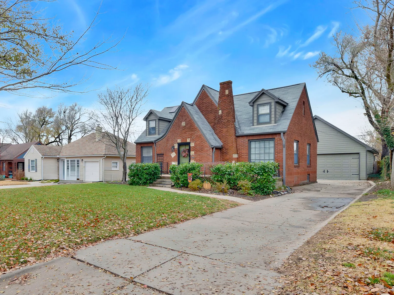 427 N Battin Ave — Photo 4