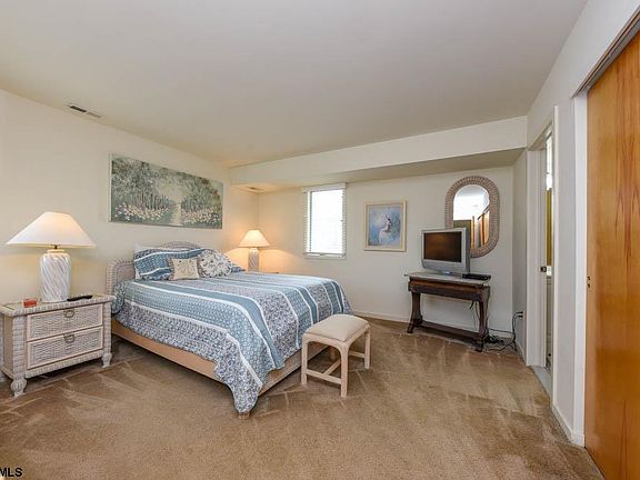 4th image of 2225 Haven Ave #C