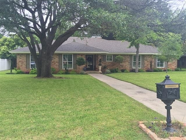 1st image of 804 Brook Hollow St