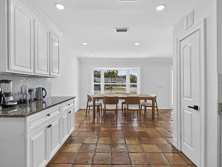 11760 Inverness Cir — Photo 4