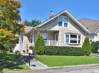 15 Pershing Ave, Locust Valley, NY 11560