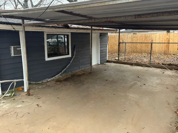 105 1/2 E Bond St, Denison, TX 75021