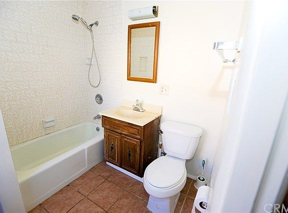 5th image of 2321 Oakdale St