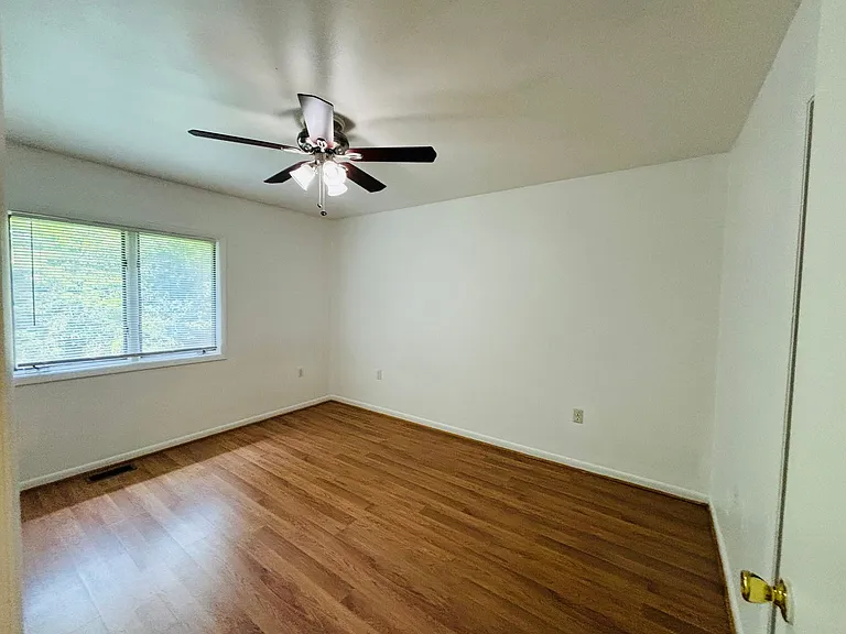 327 Shenandoah Cir — Photo 11