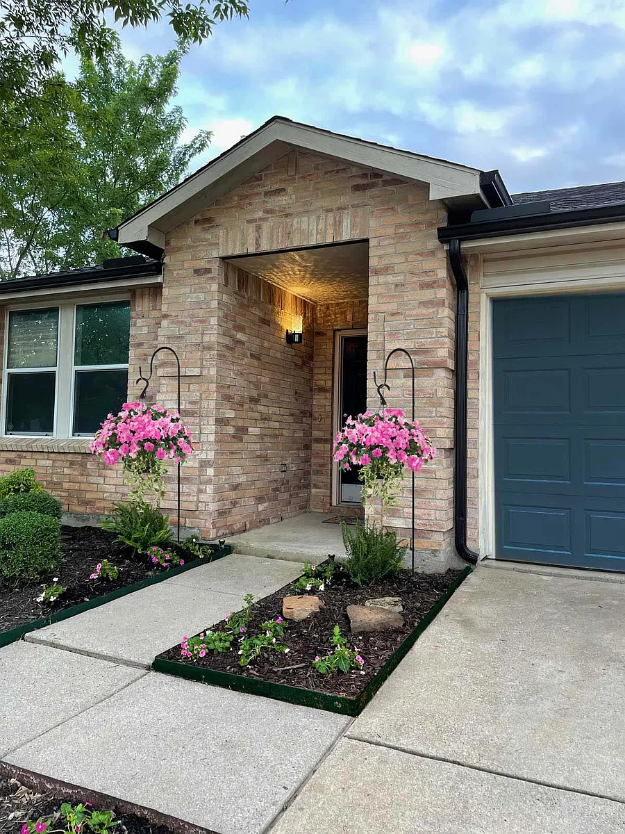 Building Photo - 5401 Comanche Wells Dr