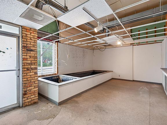 5th image of 2201 Johnson St NE