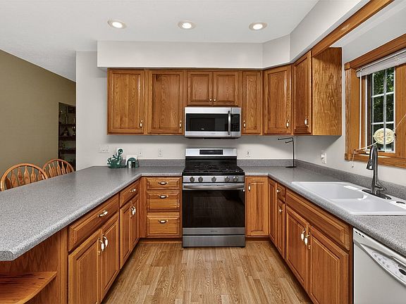 4th image of 2500 Acorn St