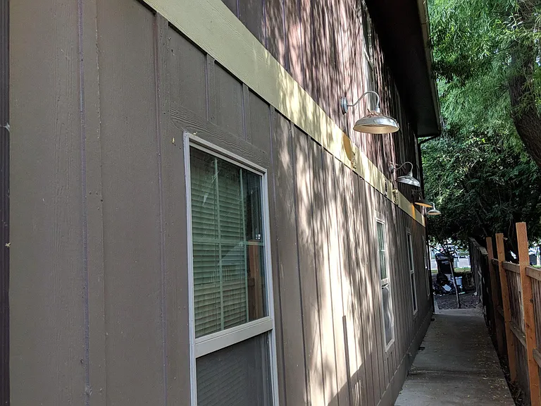 1055 1/2 E Isaacs Ave #A-B — Photo 4