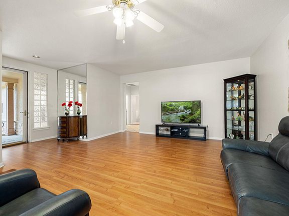 3rd image of 118 Bass St
