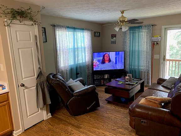 3rd image of 3693 Lakeview Dr