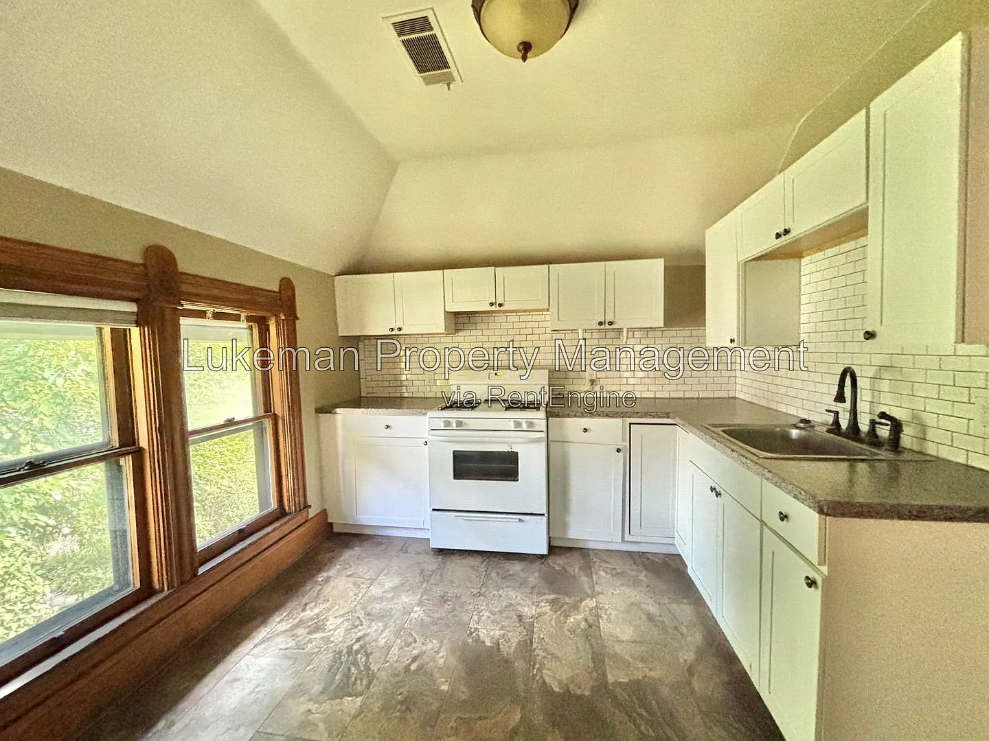 2 bed, 1.0 bath, 700 sqft, $1,090 — Photo 1