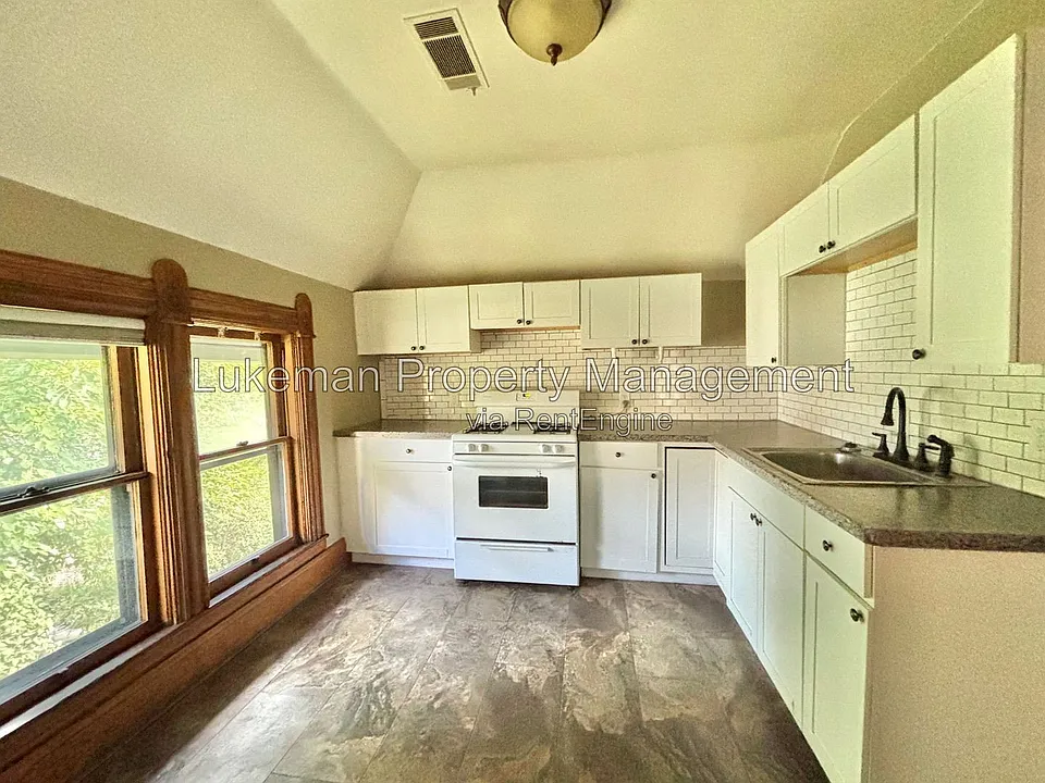 605 W Kalamazoo Ave #2