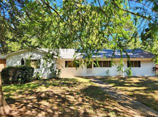 115 Meadowbrook Dr, Palestine, TX 75803