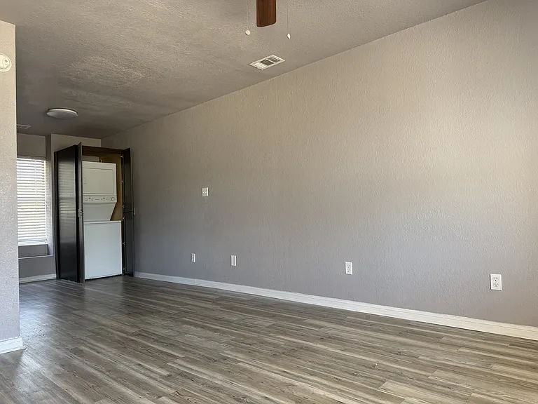 2825 Cedar Cir #3 — Photo 6