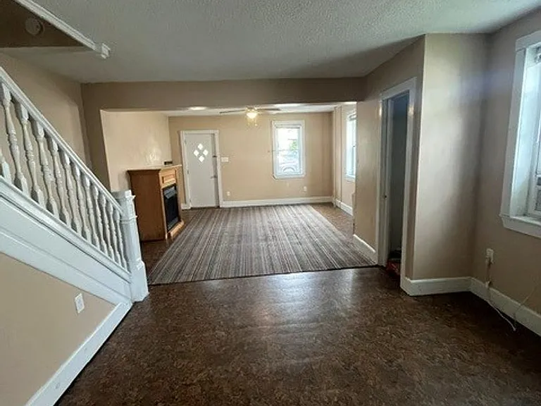 113 S Chestnut St — Photo 4
