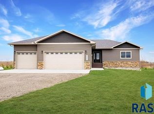 26166 Reed Ct, Canistota, SD 57012