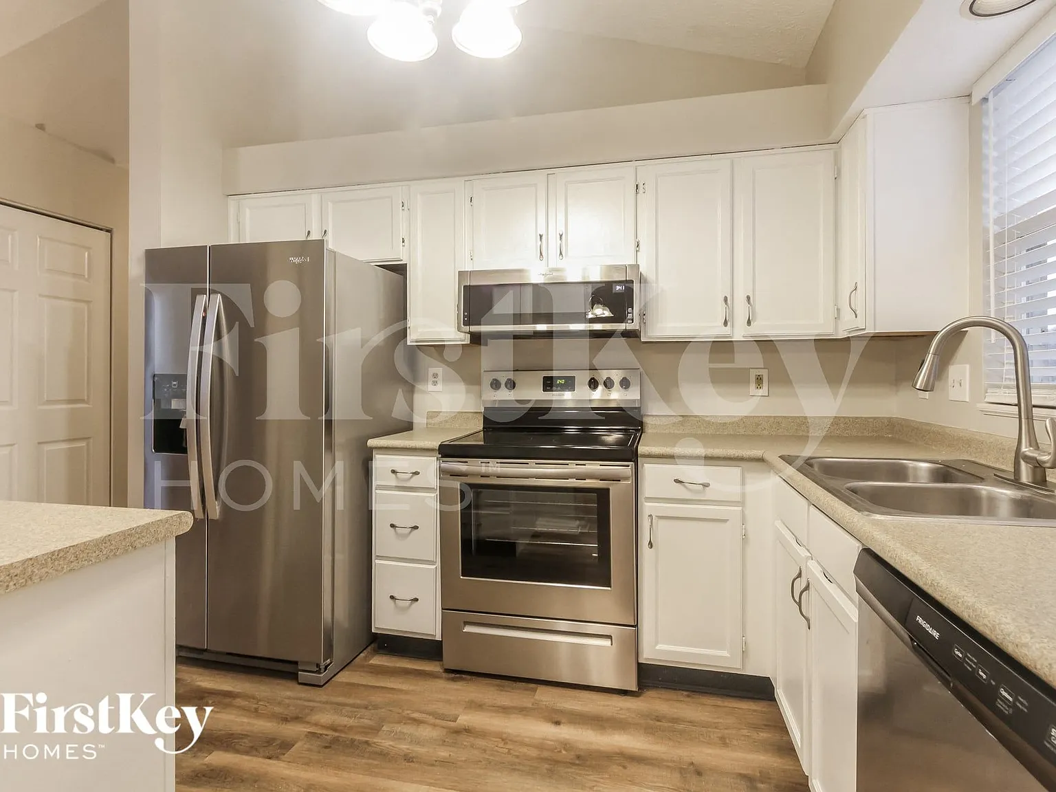 4 bed, 2.0 bath, 2112 sqft, $2,620 — Photo 4