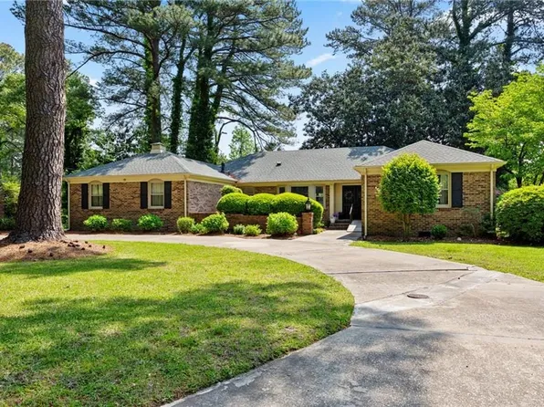 5216 Lake Cir, Portsmouth, VA 23703