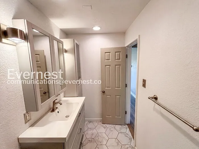 1243 N Washington St #402 — Photo 15