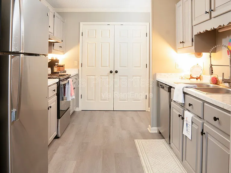 Creekside Apartments — Photo 19