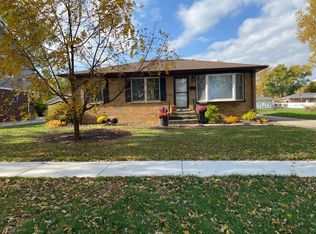 1106 S Robert Dr, Mount Prospect, IL 60056