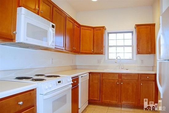 5th image of 606 Elfin Ct