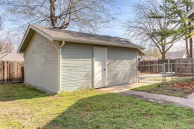 1146 S Birmingham Ave — Photo 11