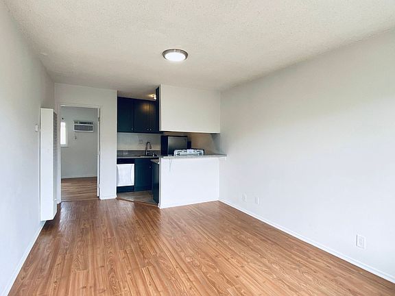 3rd image of 1412 W 17th St #10510