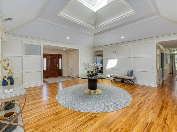 1 Birch Court, Oyster Bay, NY 11771