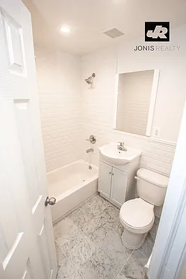 Rented by Jonis Realty | media 7