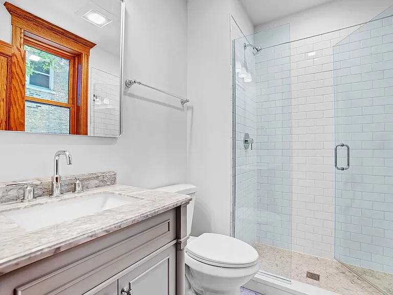 1233 N Hoyne Ave #1 — Photo 23