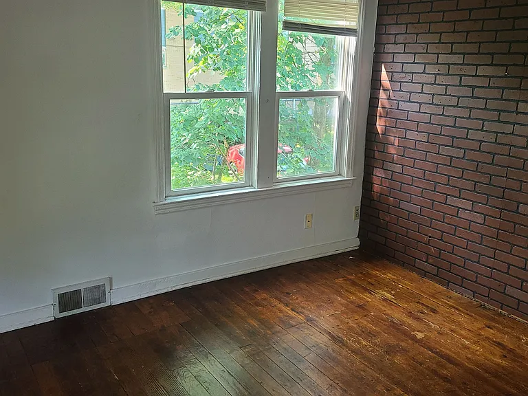 1123 Summit Ave #3 — Photo 6