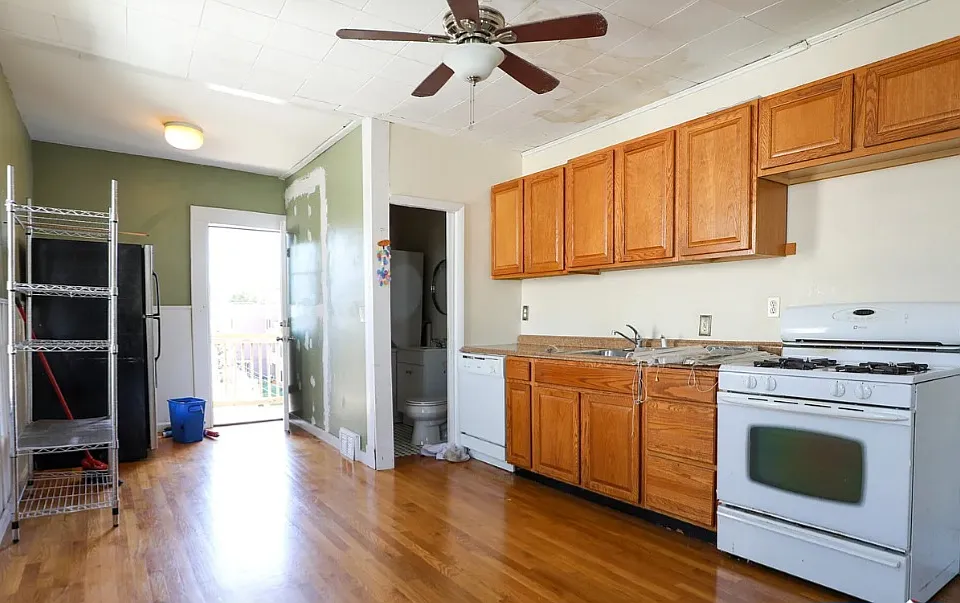 51 Leicester St #2