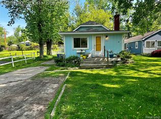 4886 Filer St, Waterford, MI 48328