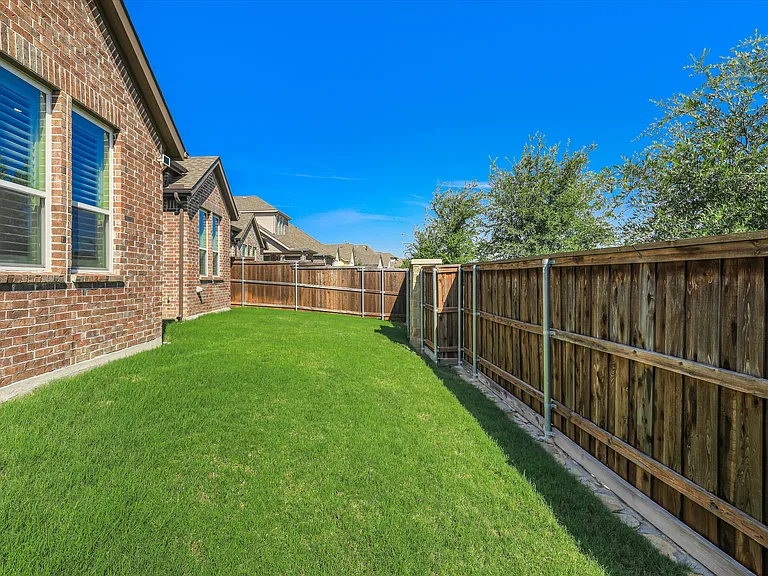 8308 Pine Valley Dr — Photo 39