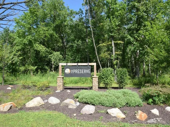 1002 Preserve Ln, Chesterton, IN 46304