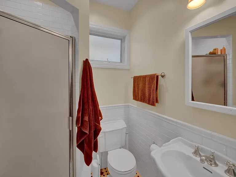 823 Hamlin St — Photo 14